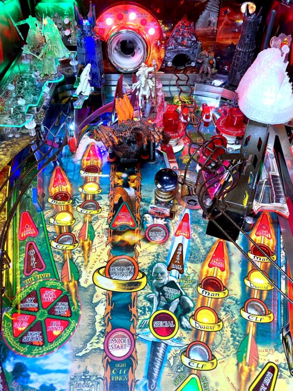 Flipper Lord of The Rings Stern Pinball – Image 13