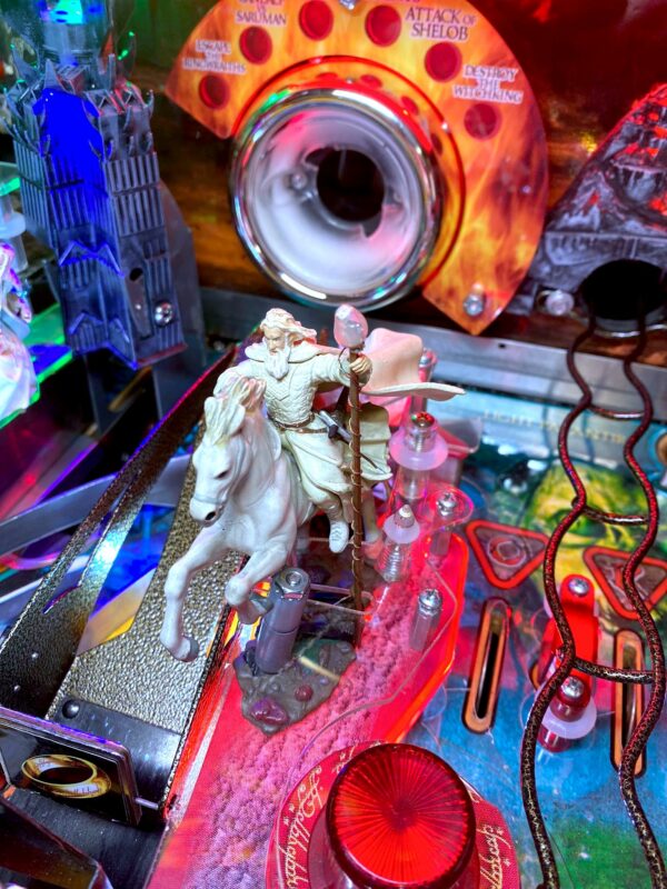 Flipper Lord of The Rings Stern Pinball – Image 14