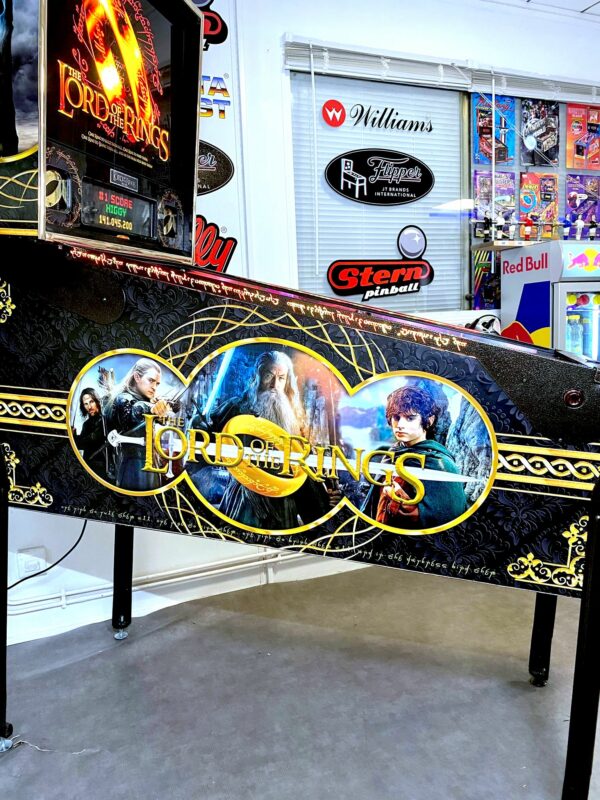 Flipper Lord of The Rings Stern Pinball – Image 7